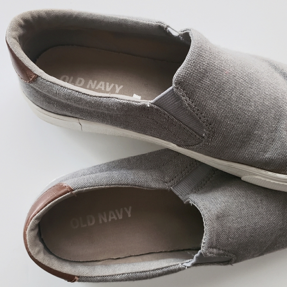 Mens Old Navy Canvas slip on sneaker size 8